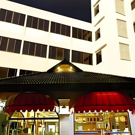 Super Oyo 1096 Winner Inn Hotel Chiang Mai Ngoại thất bức ảnh