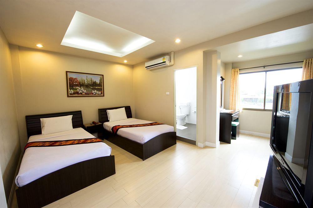 Super Oyo 1096 Winner Inn Hotel Chiang Mai Ngoại thất bức ảnh