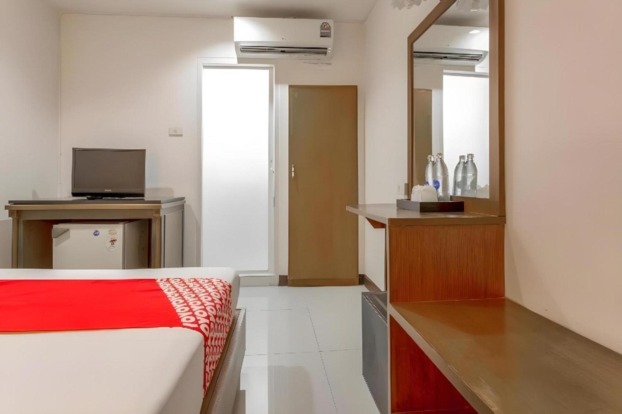 Super Oyo 1096 Winner Inn Hotel Chiang Mai Ngoại thất bức ảnh