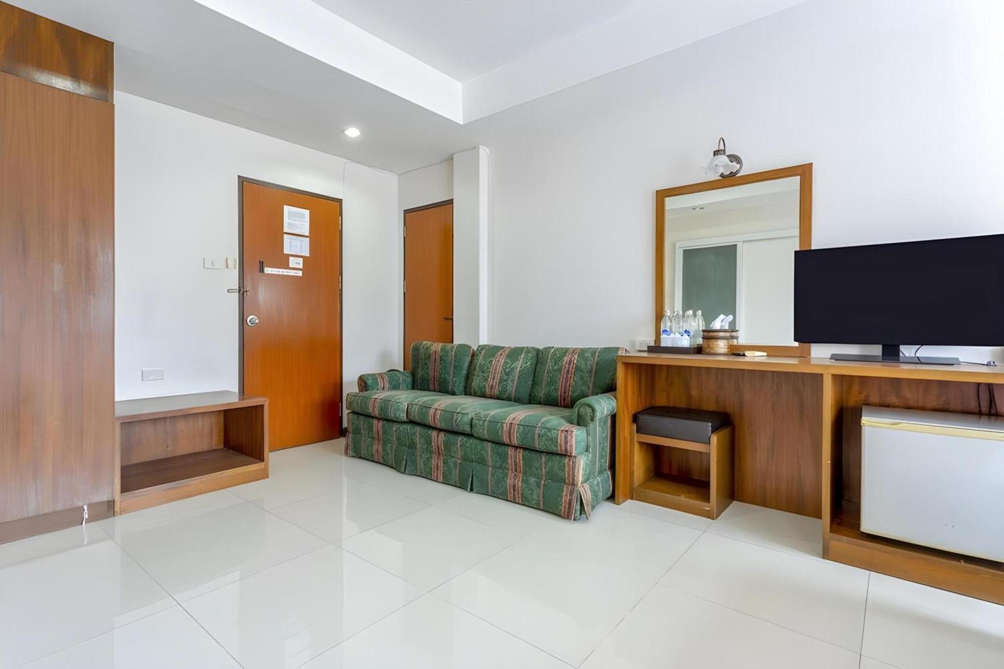 Super Oyo 1096 Winner Inn Hotel Chiang Mai Ngoại thất bức ảnh