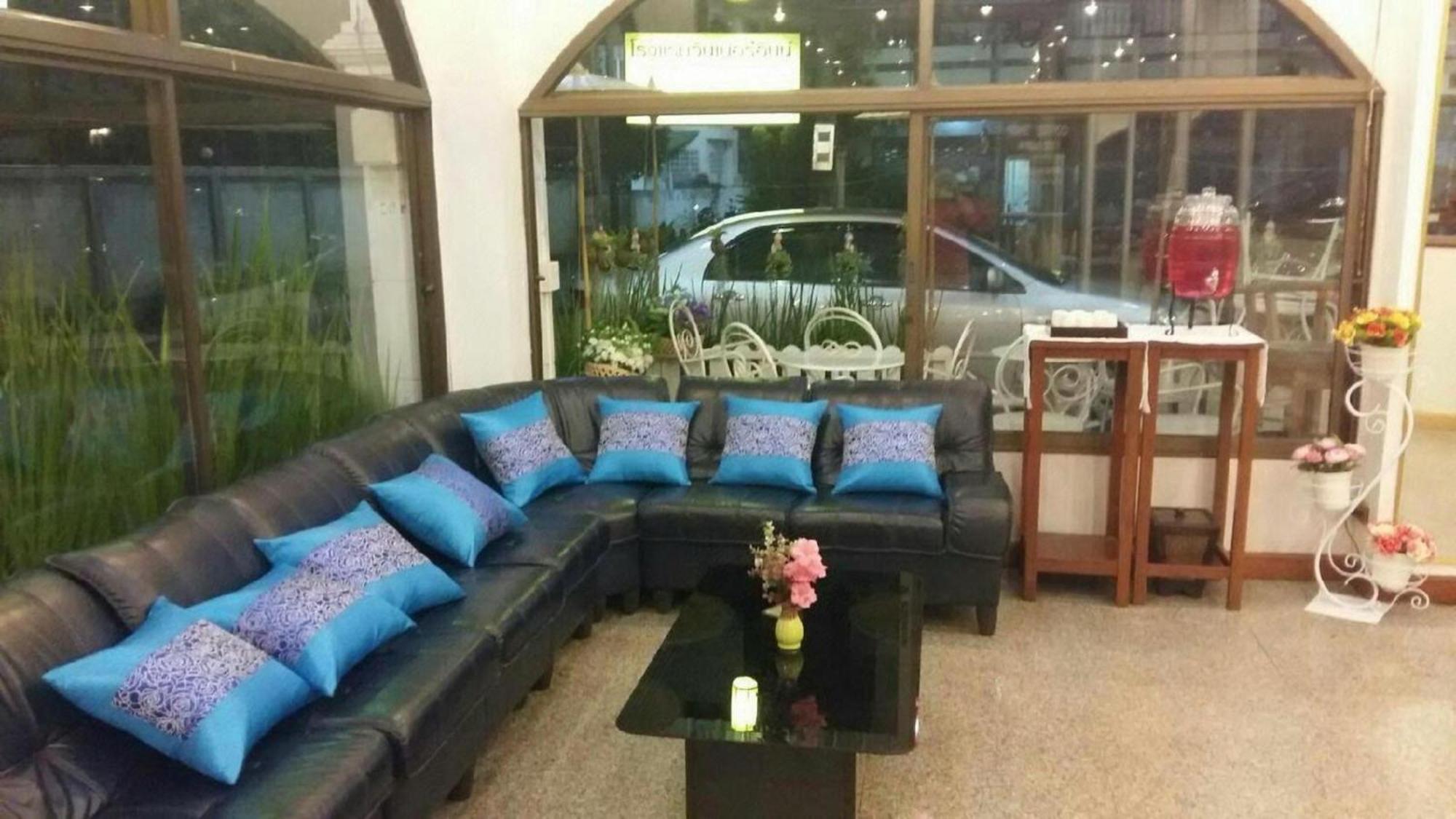 Super Oyo 1096 Winner Inn Hotel Chiang Mai Ngoại thất bức ảnh