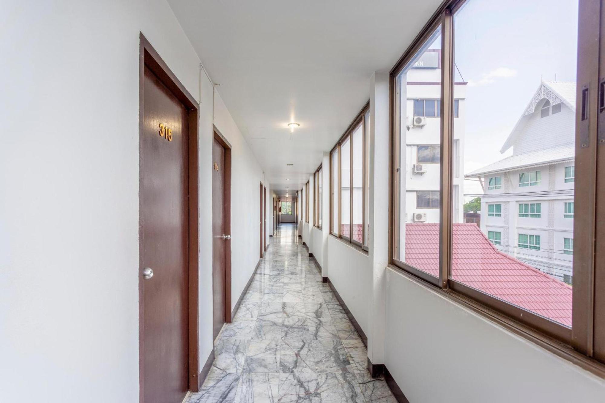 Super Oyo 1096 Winner Inn Hotel Chiang Mai Ngoại thất bức ảnh