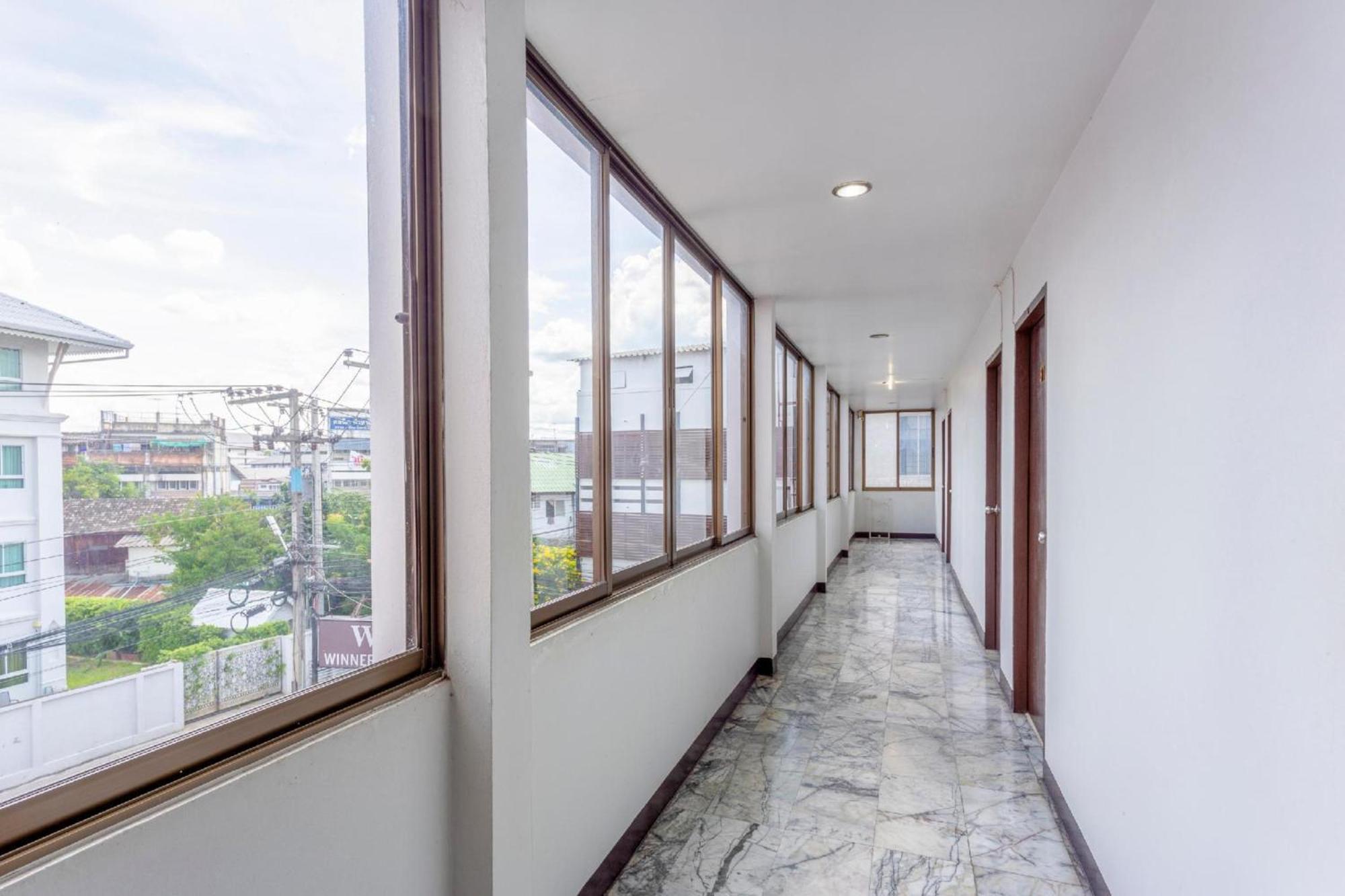 Super Oyo 1096 Winner Inn Hotel Chiang Mai Ngoại thất bức ảnh