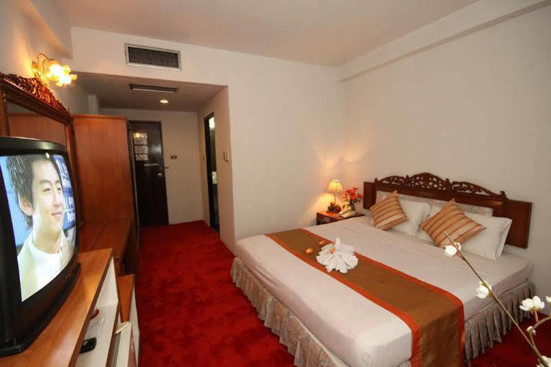 Super Oyo 1096 Winner Inn Hotel Chiang Mai Ngoại thất bức ảnh